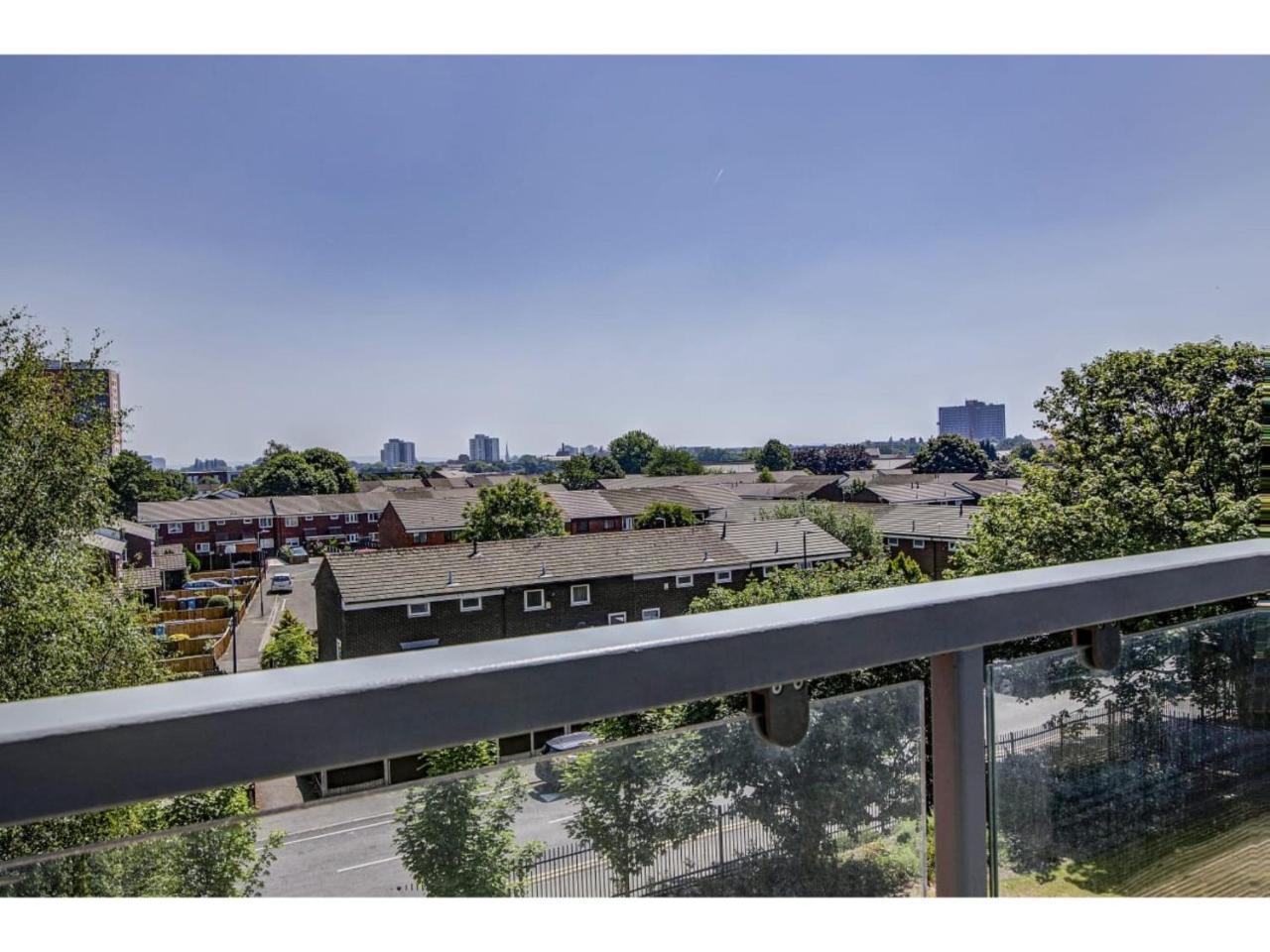 Large, Spacious And Modern Apt For 4 In แมนเชสเตอร์ ภายนอก รูปภาพ